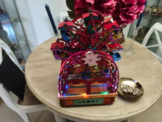 Noria artesanal con luces LED