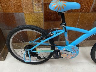 Bicicleta infantil Btwin azul y naranja