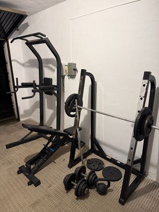 Equipo de gimnasio: banco, pesas y más