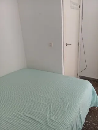 SE ALQUILA HABITACIÓN PARA PAREJA  693952833