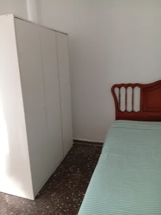 SE ALQUILA HABITACIÓN PARA PAREJA  693952833