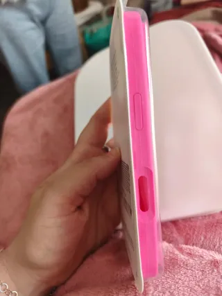 Funda silicona rosa fucsia iPhone 16Pro