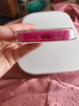 Funda silicona rosa fucsia iPhone 16Pro