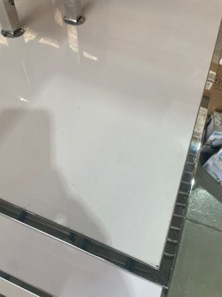 Estantería de exposición cromada Negociable