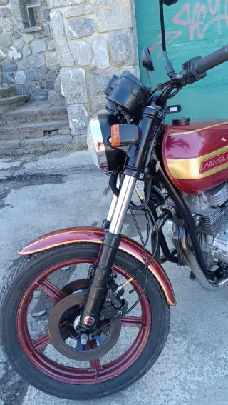 Sanglas 400Y bicilíndrica