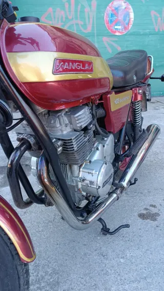 Sanglas 400Y bicilíndrica