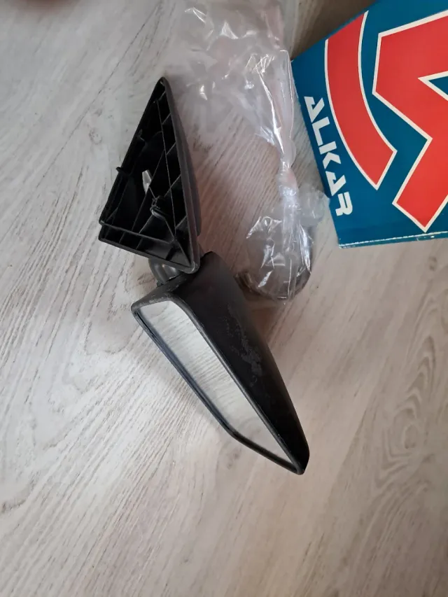 CITROEN AX. ESPEJO RETROVISOR DERECHO.