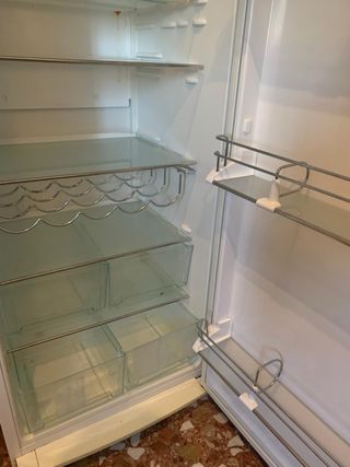 Nevera en buen estado. No se hace envios