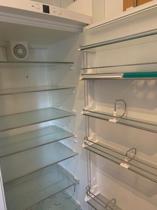 Nevera en buen estado. No se hace envios