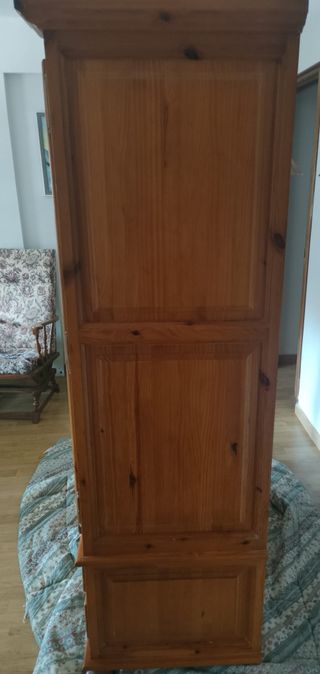 Armario 2 cuerpos y cama de pino
