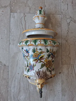 Fuente de pared cerámica Cases (Manises) Aguamani