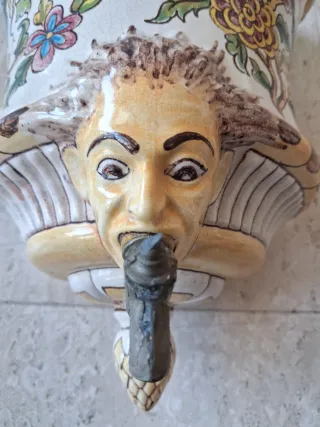 Fuente de pared cerámica Cases (Manises) Aguamani