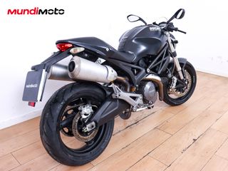 DUCATI MONSTER 696