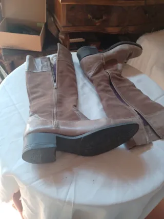 Botines  de piel negras 38 y otras color topo.41