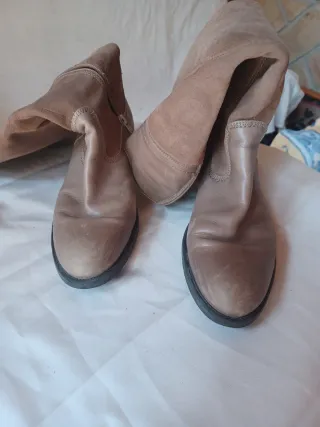 Botines  de piel negras 38 y otras color topo.41