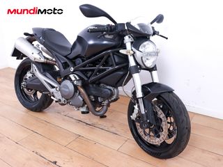 DUCATI MONSTER 696