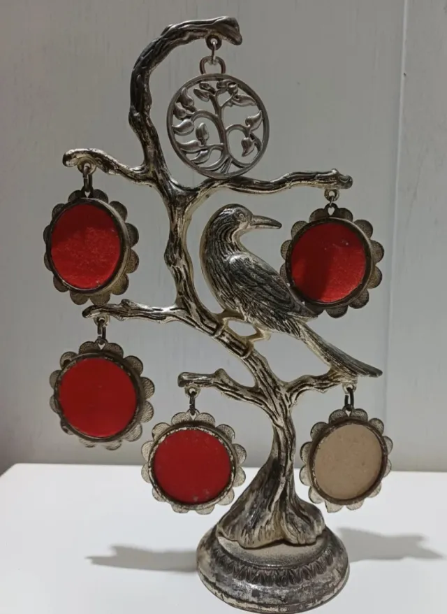 Antiguo porta fotos árbol con pájaro