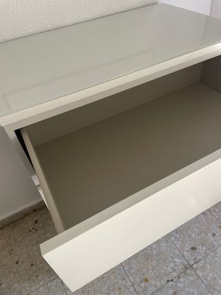 Cómoda Malm con cristal Ikea 4 cajones Blanca