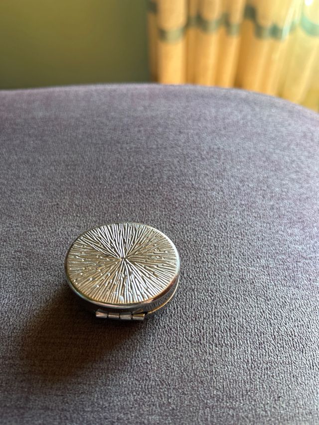 Pastillero antiguo flor de las nieves