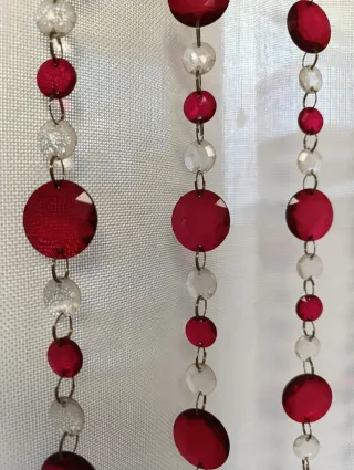 Cortina separadora cristales rojos y transparentes