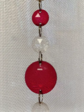 Cortina separadora cristales rojos y transparentes