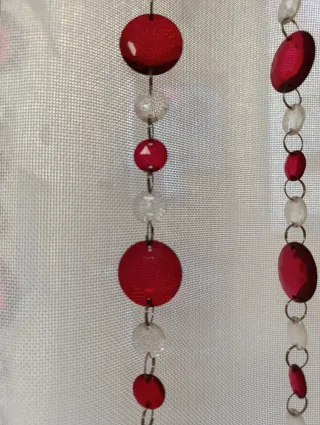 Cortina separadora cristales rojos y transparentes