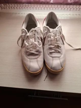 Zapatillas Nike Blancas y Rojas