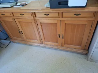 Mueble bajo de salón de madera