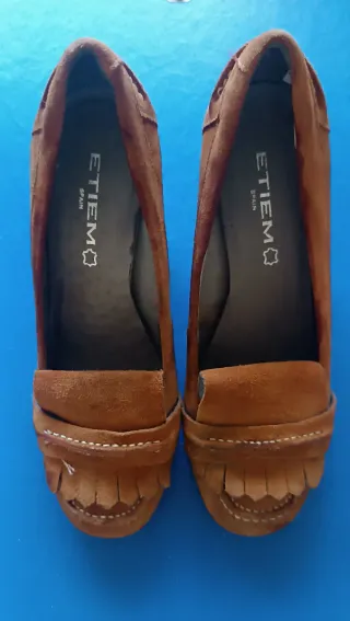 Zapatos tacón ante ETIEM marrones. Tacón 7 cm.