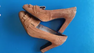 Zapatos tacón ante ETIEM marrones. Tacón 7 cm.