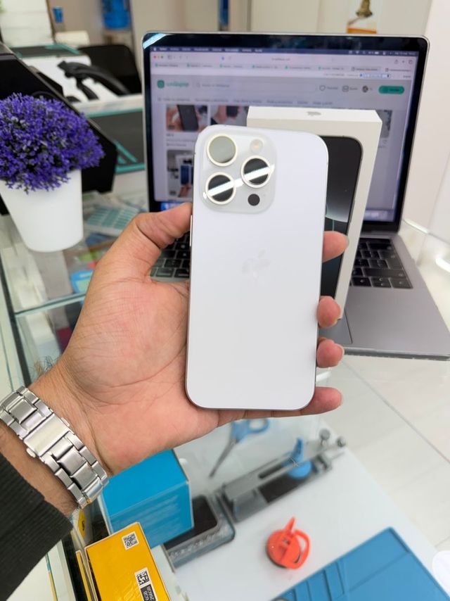 iPhone 16 Pro Max 256GB Semi Nuevo
