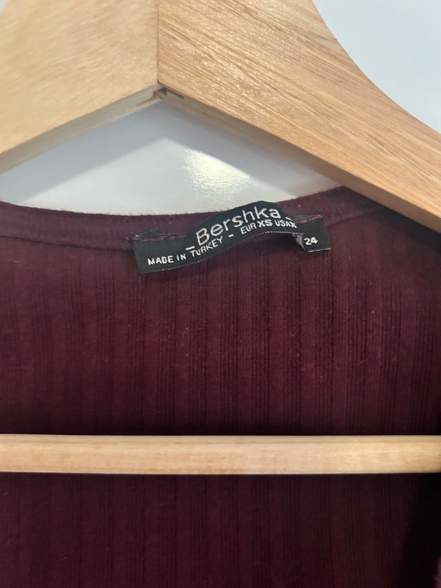 Camiseta cruzada burdeos de canalé