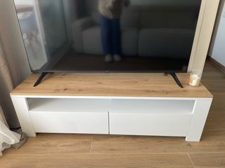 Mueble TV blanco y madera