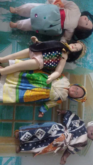 Muñecas de porcelana varias razas