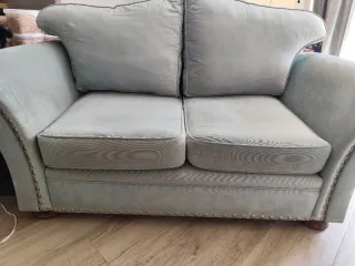 Sofá retro azul ideal para  espacios  decoración