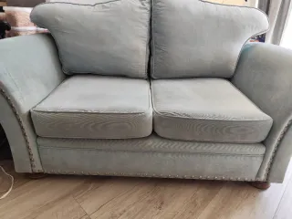 Sofá retro azul ideal para  espacios  decoración