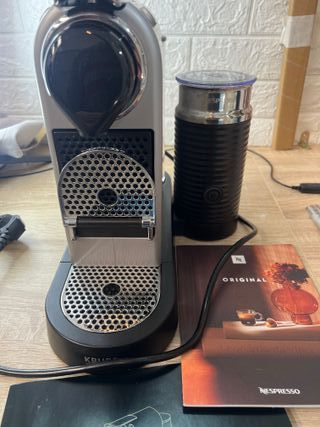 Cafetera Nespresso Krups con espumador