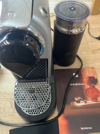 Cafetera Nespresso Krups con espumador