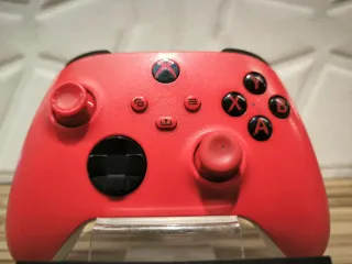 Consola Xbox Series X + Mando Rojo