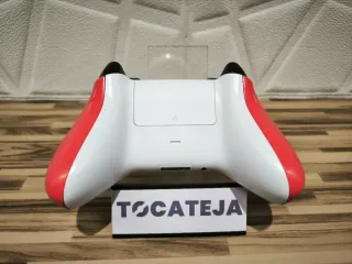 Consola Xbox Series X + Mando Rojo