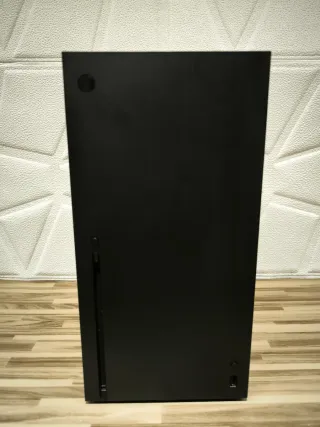 Consola Xbox Series X + Mando Rojo