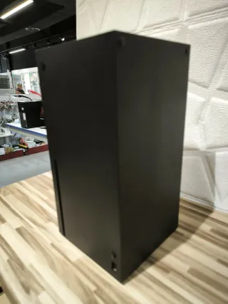 Consola Xbox Series X + Mando Rojo