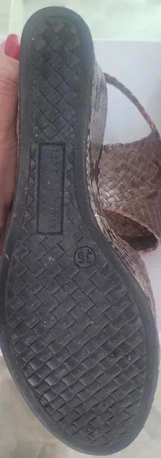 Sandalias cuña pitón