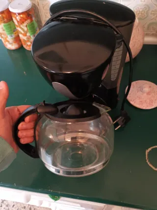 Cafetera Negra con Jarra de Cristal