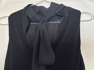 Vestido negro elegante sin mangas