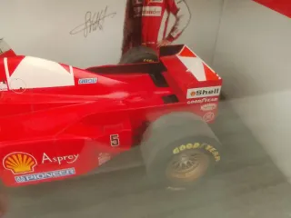 Ferrari 1/18 Schumi f310B 1997