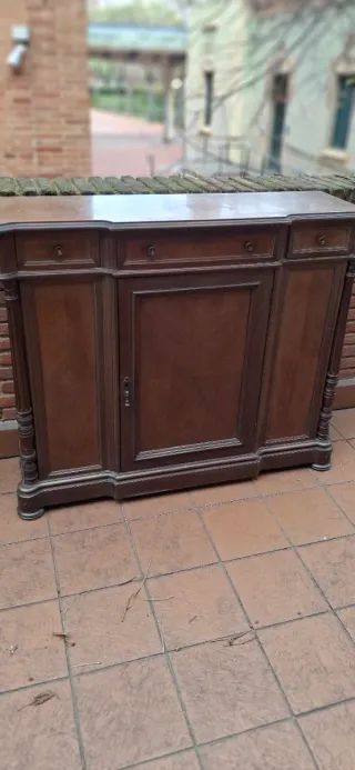 Cómoda antigua de madera