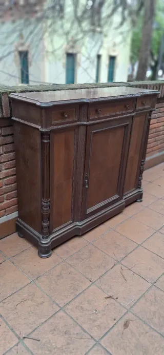 Cómoda antigua de madera