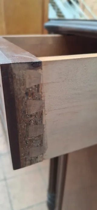 Cómoda antigua de madera