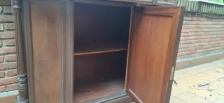 Cómoda antigua de madera